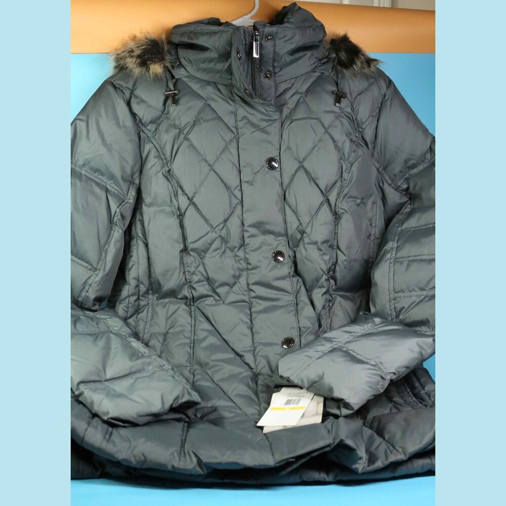 Women's Quilted Gray Jacket with Faux Fur Trim